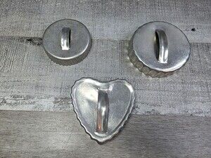 Vintage Lot of 3 Metal Cookie Cutters Various Sizes and Shapes Heart Aluminum g1